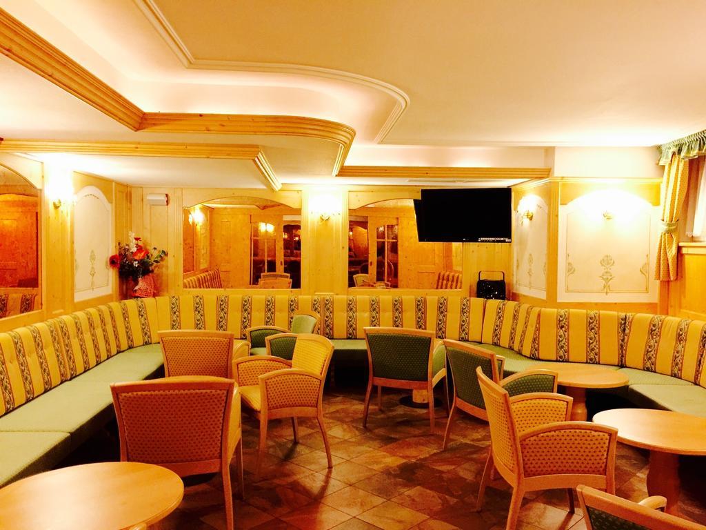 Hotel Laurin Canazei Buitenkant foto